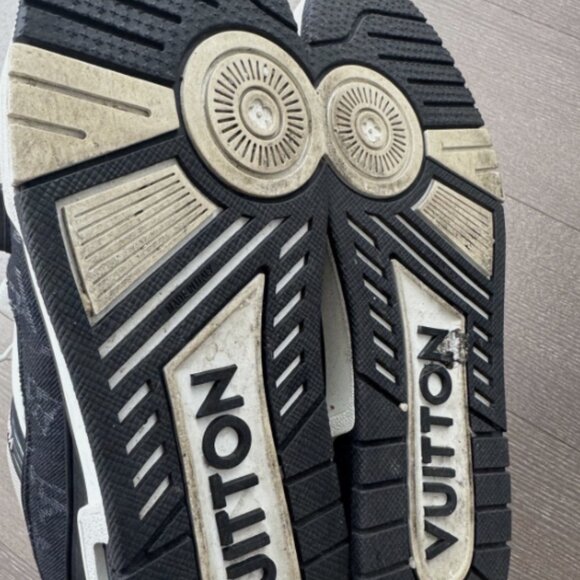 Size 10 - Men's Louis Vuitton LV Trainer White Black Panda - Picture 4 of 4